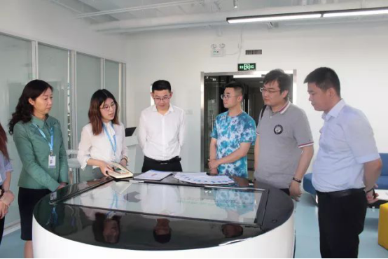 聯想懂的通信領導蒞臨愛國小男孩，戰略合作開啟新篇章