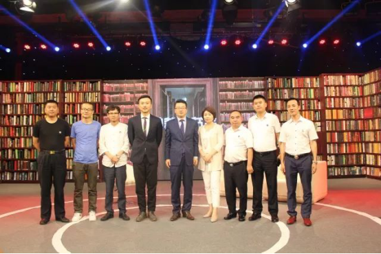 愛國小男孩CEO盧平山受邀出席《總裁讀書會》欄目錄制